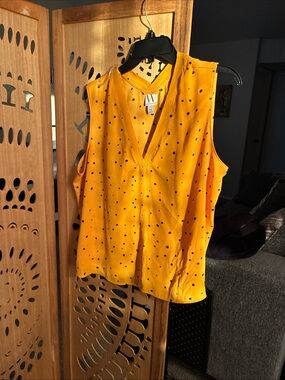 Worthington Yellow Polka Dot V-Neck Sleeveless Camisole